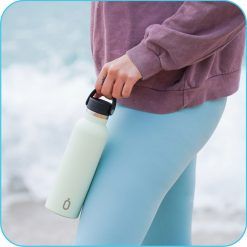Botella Runbott Sport 60 con un asa para el transporte